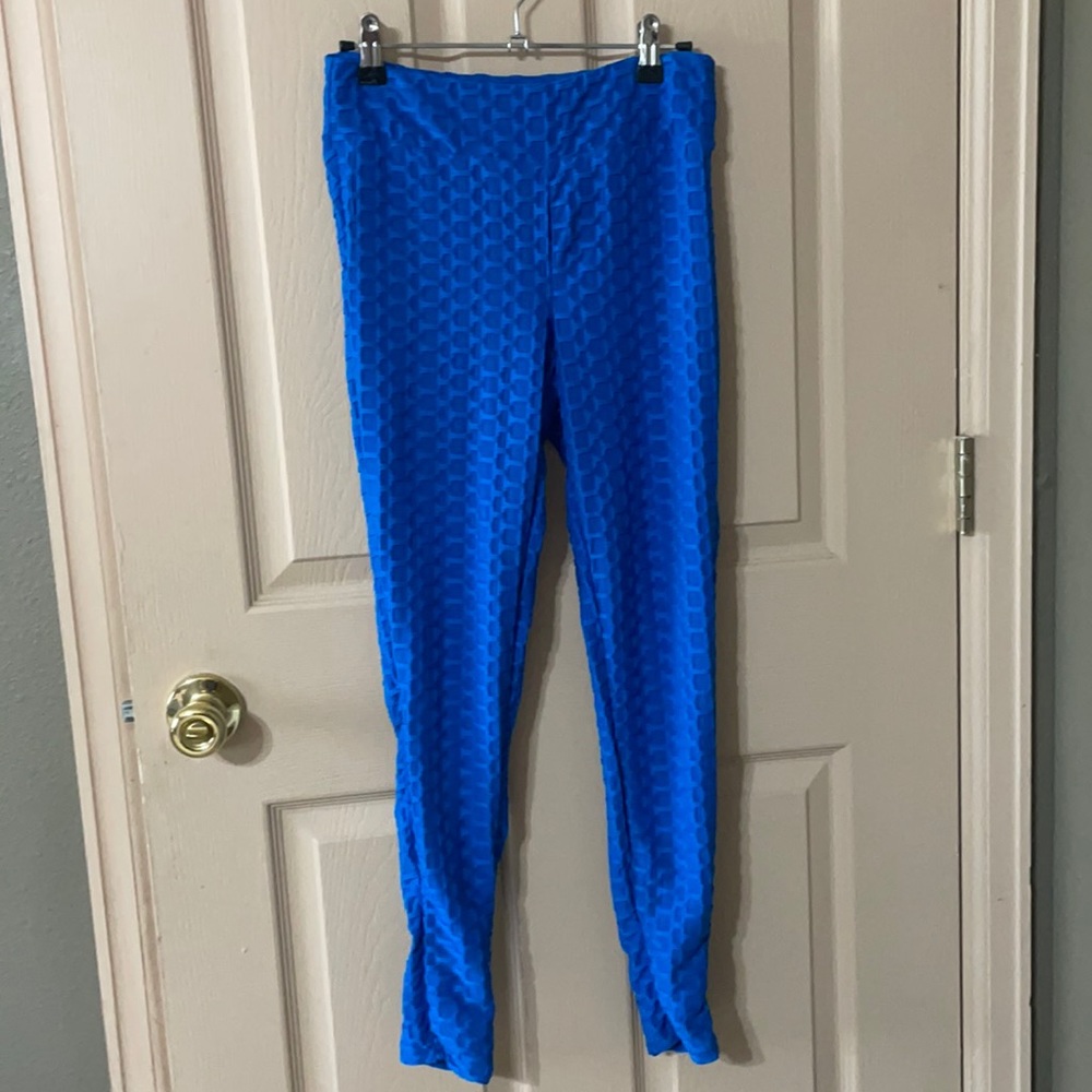 5 items for $20! Scrunch butt leggings!